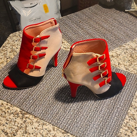Shoes - Picture 1 of 3